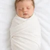 newborn-001 דוגמת צילום ניו־בורן שנוצרה ב־AI מתוך חבילת רגעים ראשונים