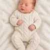 newborn-023 דוגמת צילום ניו־בורן שנוצרה ב־AI מתוך חבילת רגעים ראשונים