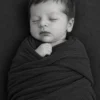newborn-051 דוגמת צילום ניו־בורן שנוצרה ב־AI מתוך חבילת רגעים ראשונים